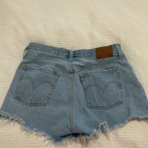 Levi shorts size 31